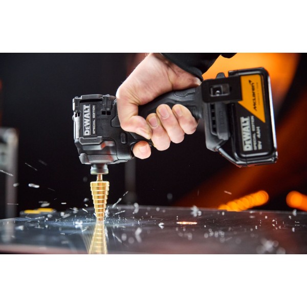 Фото - Шуруповерт DeWALT DCF86MM2T